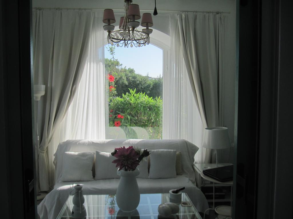 Diles Complex Apartment Орнос Екстериор снимка